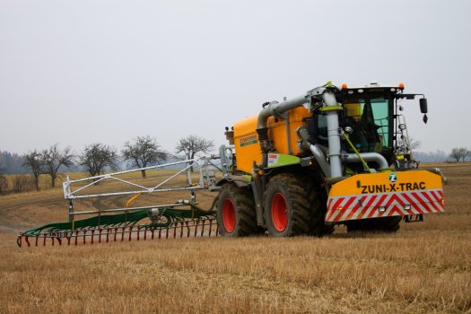 Zunhammer FarmlandFix 15 m, Claas Xerion 4000, Aplikace digestátu ...