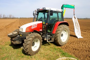 Prvním zakoupeným zahraničním traktorem v AGRO Fabičovic byl Steyr 9094, který je stále v dobré kondici.