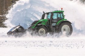 Autonomní traktor při odklízení sněhu vytvořil rychlostní světový rekord