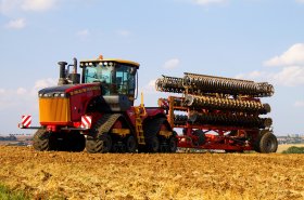 Předvádění nejvýkonnějšího „pásáku“ u českých zemědělců běží na plno