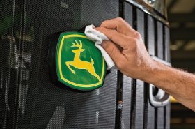 John Deere opět patří mezi nejcennější značky světa. Dokonce si pozici vylepšil