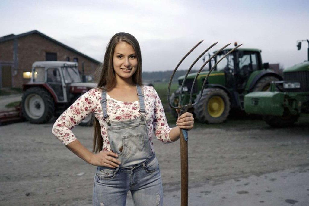 Ženy Za Volantem Traktoru Nová Televizní Série „trecker Babes 