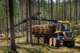 Výrobci lesní techniky si mnou ruce, evropská lesní kalamita způsobuje vysokou poptávku po strojích