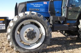 Co všechno musí zvládnout traktorové pneumatiky na mistrovství světa v orbě