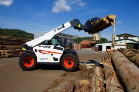 S Bobcatem TL43.80HF Agri je manipulace s kulatinou rychlejší a komfortnější