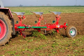 Tříradličný pluh AGRO-MASZ PO3