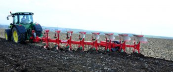 Polonesený pluh AGRO-MASZ Gigant Vario