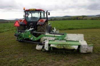 Zadní diskový žací stroj KT 260W s hydropneumatickým odlehčením. 