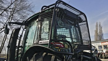 Agroobchod Nové Strašecí vyrábí na zakázku lesní nástavby pro traktory