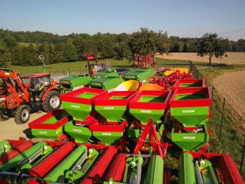 Bárny agro působí na Lanškrounsku. Velké množství techniky má ihned k dodání