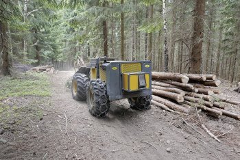 Stroj je osazený dieselovým motorem Yanmar o výkonu 65 koní 