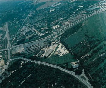 Letecký snímek fabriky