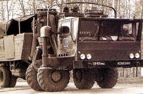 Sovětský náklaďák s podvozkovými nohami z letadla Iljušin měl přepravovat 100 tun nákladu po kazašských stepích