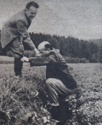 Na radenínská pole přišla potopa, voda vyrvala na vyhnojeném pozemku hluboké strouhy a humus i hnojivo odnesla s sebou. Jak hluboké to byly strouhy - vidíte sami