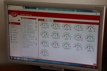 V kanceláři se nachází počítač s programem od Lely, díky kterému může zootechnička sledovat stav jednotlivých dojnic a celou řadu údajů