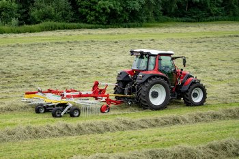  Jednorotorové tažené shrnovače jsou agregovatelné s traktory nižších výkonových tříd