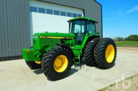 Někdo si koupil 30 let starý traktor John Deere, který nikdy nevyjel na pole. Zaplatil za něj 4,5 milionu