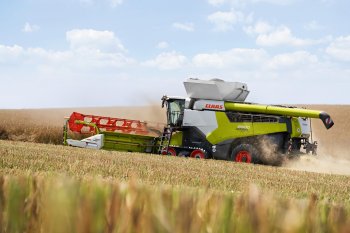 V roce 2019 uvedla firma Claas na trh novou generaci úspěšné řady sklízecích mlátiček Lexion s novým mláticím ústrojím APS Synflow Hybrid  