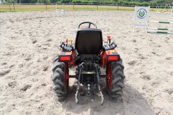 Maximální zatížení zadního hydraulického tříbodového závěsu činí 430 kg