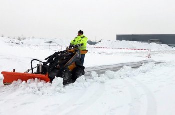 Aby byl váš GIANT v zimním období v dobrém stavu, je rozumné po práci stroj opláchnout studenou vodou