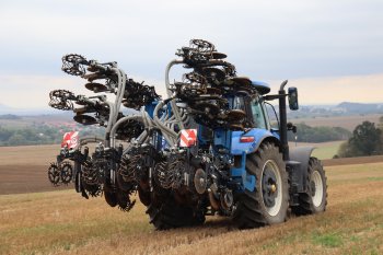 Muck Tiller je schopen pracovat v jakýkoliv půdních podmínkách a byl vyvinut v návaznosti na stroj Eco Tiller, který (v závislosti na tom, o jaký typ stroje konkrétně jde) dokáže nejen aplikovat kejdu nebo digestát, ale i provádět výsev či aplikovat umělé hnojivo v jakémkoliv skupenství  