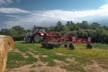 Rámový 2rotorový boční shrnovač STAR 700|22 T vás přesvědčí svojí robustní konstrukcí, vyrábí se pouze z kvalitních materiálů