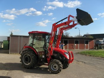 Uživatelé traktory TYM hojně využívají i při práci s čelním nakladačem