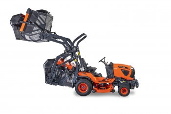 Oba travní, respektive zahradní traktory G231 a G261 budou k dispozici i s vysokozdvižným vyklápěním zásobníku trávy na zem či do kontejneru.