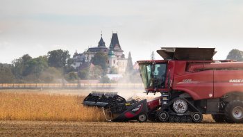 Do výbavy na přání spadá i polopásový podvozek, jímž je velká řada současných největších kombajnů vybavena