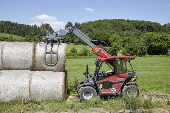 Ve variantě 45 PS byla emisní norma stupeň V nahrazena instalací filtru pevných částic (DPF) v kombinaci s katalyzátorem na oxidaci nafty (DOC). U této technologie není nutné přidávat roztok močoviny (DEF). Celá jednotka motoru, včetně následného zpracování výfukových plynů, pochází z Yanmaru