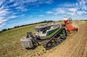 AgBot má brzy nahradit traktory. Podle Nizozemců je k realitě blíž než kdokoliv jiný