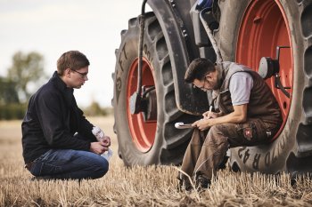 Certifikované výsledky jsou o to pozoruhodnější, že účastníky testování, kteří obsluhovali traktory, byli špičkoví profesionálové, jež měli čas předem pečlivě promyslet optimalizaci nastavení traktoru a důkladně se na test připravit
