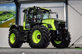 Speciální JCB Fastrac odkazuje na 30 let nevyráběné traktory MB-trac, nyní se objevil v aukci
