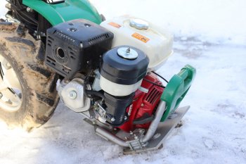 Oba majitelé vsadili na benzínový motor Honda. Díky tomu má malotraktor nižší hmotnost, zdroj foto - Milan Jedlička