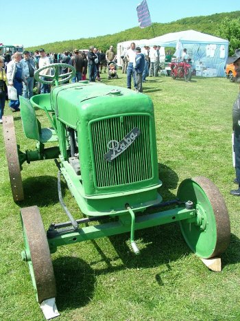 Rába se zabývala i výrobou traktorů, zdroj foto - commons.wikimedia.org, granada_turnier - Traktormajális, Bokor 2011.05.07. 118, CC BY 2.0