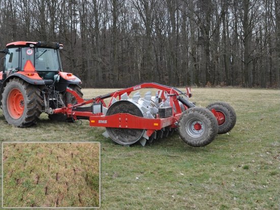 Válec Aerátor s hroty 170mm provzdušňuje porost a výrazně přispívá k lepšímu vsakování vody. Zdroj foto - Jiří Andrlík 