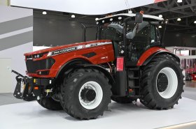 Rusové představili novou generaci traktorů. Nejvýkonnější model poodhaluje svoji techniku a výbavu podobnou západním strojům