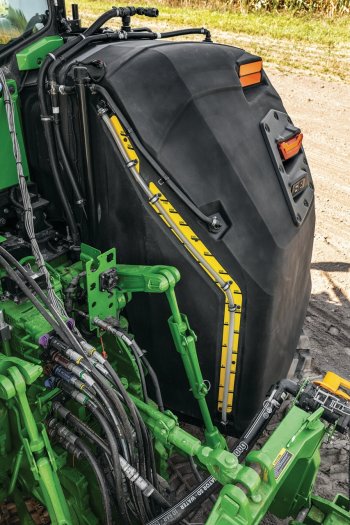 Pohled na integrované nádrže. Zdroj foto - tisková zpráva John Deere