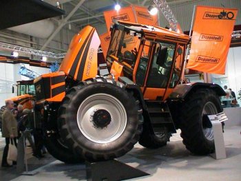 Prezentace schopností traktoru Doppstadt-Trac na veletrhu. Zdroj foto - tisková zpráva Doppstadt