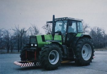 Úkolem zkoušení jakéhokoliv výrobku, tedy i traktoru, je zjištění, zda jeho vlastnosti odpovídají požadavkům zemědělské praxe a předpisů. Zdroj foto - tisková zpráva Státní zkušebna zemědělských, potravinářských a lesnických strojů