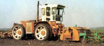 Traktor měl dlouho problémy s jízdou při sklizni řepy. Fabrika ale kola a nápravy upravila. Zdroj foto - tisková zpráva Rába