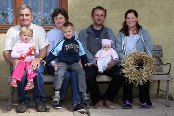 Farmáři z Kladorub jsou se Sampem spokojeni. Zdroj foto - Marek Psota