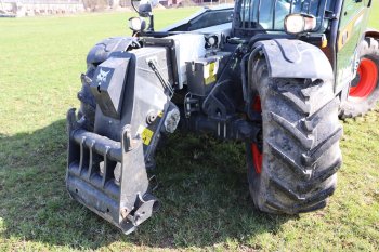 Při naší návštěvě jsme věnovali pozornost i samotnému vysouvacímu rameni a jeho provedení. Už na první pohled je podle mechanizátora vidět, jak je masivní. Zdroj foto - Milan Jedlička