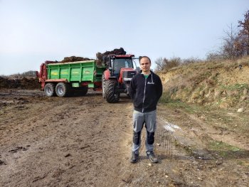 Své první rozmetadlo hnojiv pořídil Radek Bezděk v roce 2015.  Zdroj foto - Mgr. Liliana Geisselreiterová
