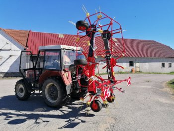 Obraceč OZ se šesti rotory od loňského roku používá i Jaroslav Šafář, který hospodaří v Lišově u Českých Budějovic na 85 hektarech.