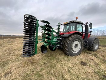 Diskové podmítače Artemis se od letošního roku vyrábí i hydraulicky skládané, a to v pracovních záběrech 4 m, 5 m a také 6 m. Zdroj foto - tisková zpráva SUKOV