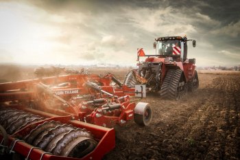 V AGD Senice je podrývák agregován s pásovým traktorem Case IH Quadtrac 620, který tak lépe využije svůj tahový výkon. Zdroj foto - tisková zpráva SUMO