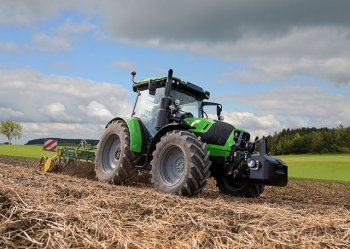 Maximální kapacita zadního závěsu je 5 400 kg a předního 2 100 kg. Zdroj foto - tisková zpráva Deutz-Fahr