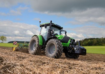 Maximální kapacita zadního závěsu je 5 400 kg a předního 2 100 kg. Zdroj foto - tisková zpráva Deutz-Fahr