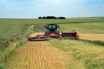 Kuhn FC 9330 RA se shazovacími dopravníky umožňuje kombinované ukládání hmoty.  Zdroj foto - tisková zpráva Kuhn